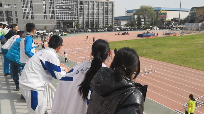 1556520044785364.jpg 为同学加油助威.jpg