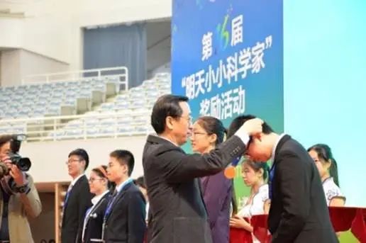 我校学生王铁获得“第十六届明天小小科学家”全国一等奖