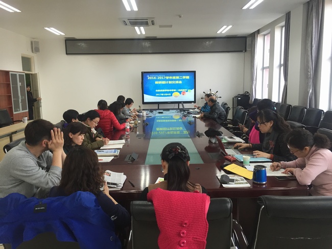 1488941077375056.jpg 全体与会人员认真聆听交流要求.jpg