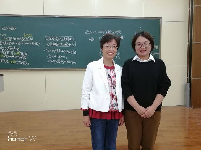 1540367451110051.jpg 物理特级熊老师与李玉茜老师.jpg