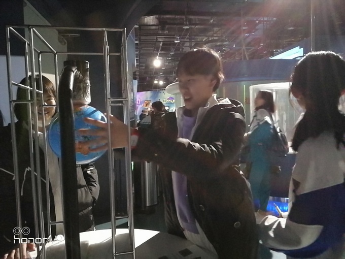 1514186993830741.jpg 磁悬浮地球3.jpg